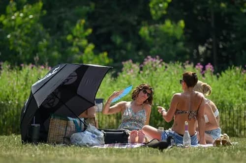 It's official: London can't cope with the heat. Here's why cover image